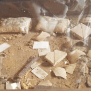 Razstavljeni predmeti Luynesovih areholoških raziskav.