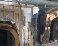 Obnova strešnih oken in zamenjava kritine. Enostavno se razloči nov in star les.