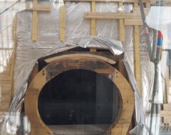 Tako strešno okno se imenuje "œils-de-bœuf" - goveje oko.