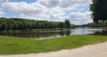 Ribnik ob gradu Dampierre.