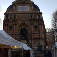 Mali božični sejem na trgu Saint Michel.