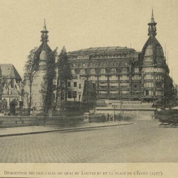 Pogled na art nouveau Samaritaine leta 1927, potem ko so porušili starejše stavbe ob Seni. Vir slike: bibliotheques-specialisees.paris.fr