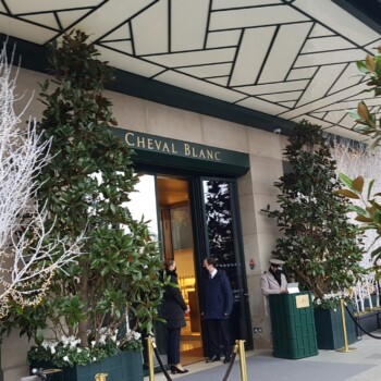 Samaritaine - vhod v hotel Cheval Blanc, s strani Sene.