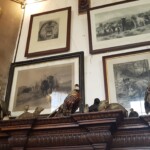 Nagačene živali, konjeva glava je iz mavca.