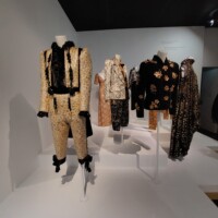 Yves Saint Laurent kreacije Gold.