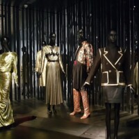 Yves Saint Laurent kreacije Gold.