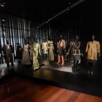 Yves Saint Laurent kreacije Gold.