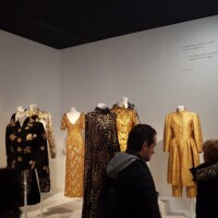 Yves Saint Laurent kreacije Gold.