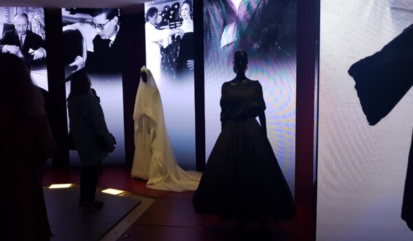 Dior kreatorji - od 1947 Christian Dior, od 1957 Yves Saint Laurent, od 1960 Marc Bohan...