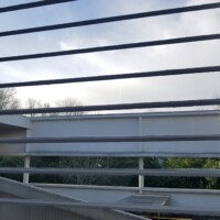 Pogled ven ob vzpenjanju po klančini.