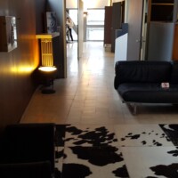 stanovanje-atelje - pogled iz dnevne sobe v atelje