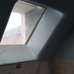 stanovanje-atelje - okno v arhitektovi kopalnici