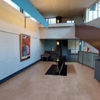 Hiša la Roche - galerija - desno klančina, ki vodi do knjižnice.